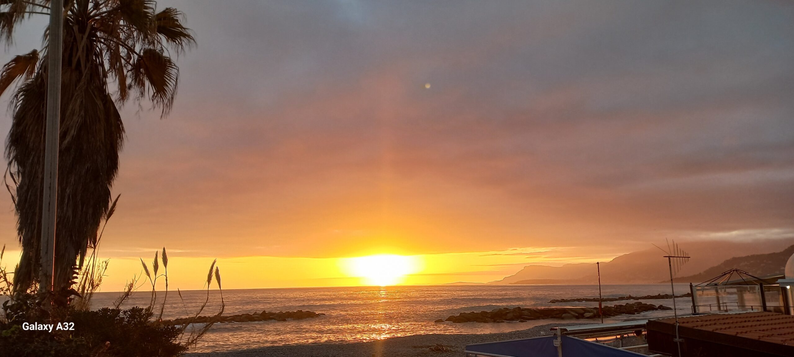 Ventimiglia al tramonto - Veduta di dicembre 2023.